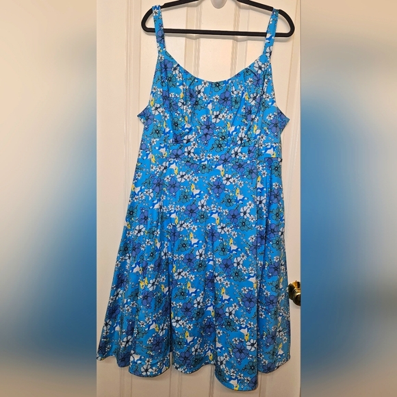 Disney Dresses & Skirts - Disney Alice Wonderland Floral blue sleeveless dress Size 24, 97% cotton